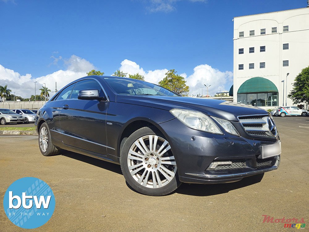 2010' Mercedes-Benz 250 Coupe photo #1