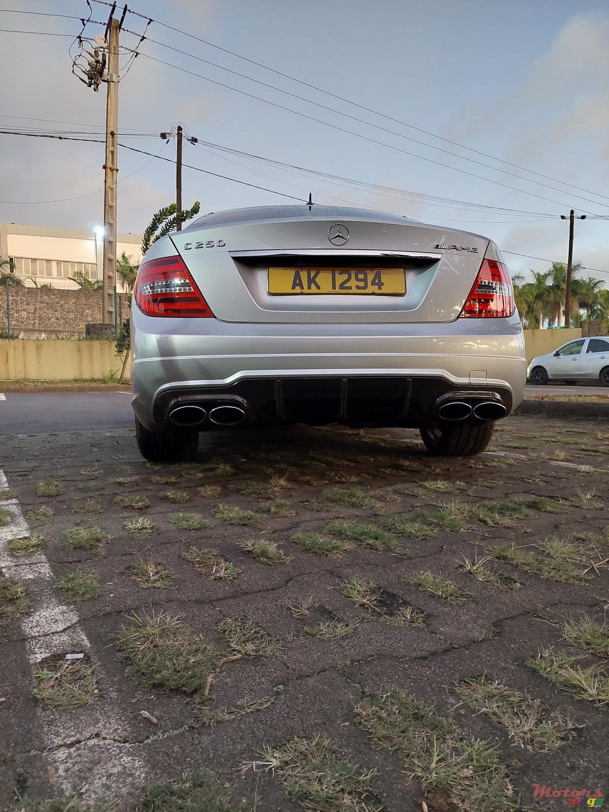 2013' Mercedes-Benz C-Class C250 photo #2