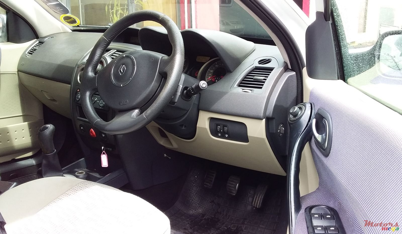 2007' Renault Megane photo #3