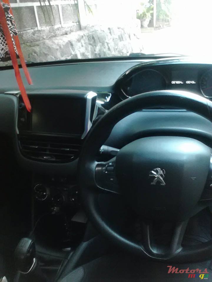 2013' Peugeot 208 2013 photo #3