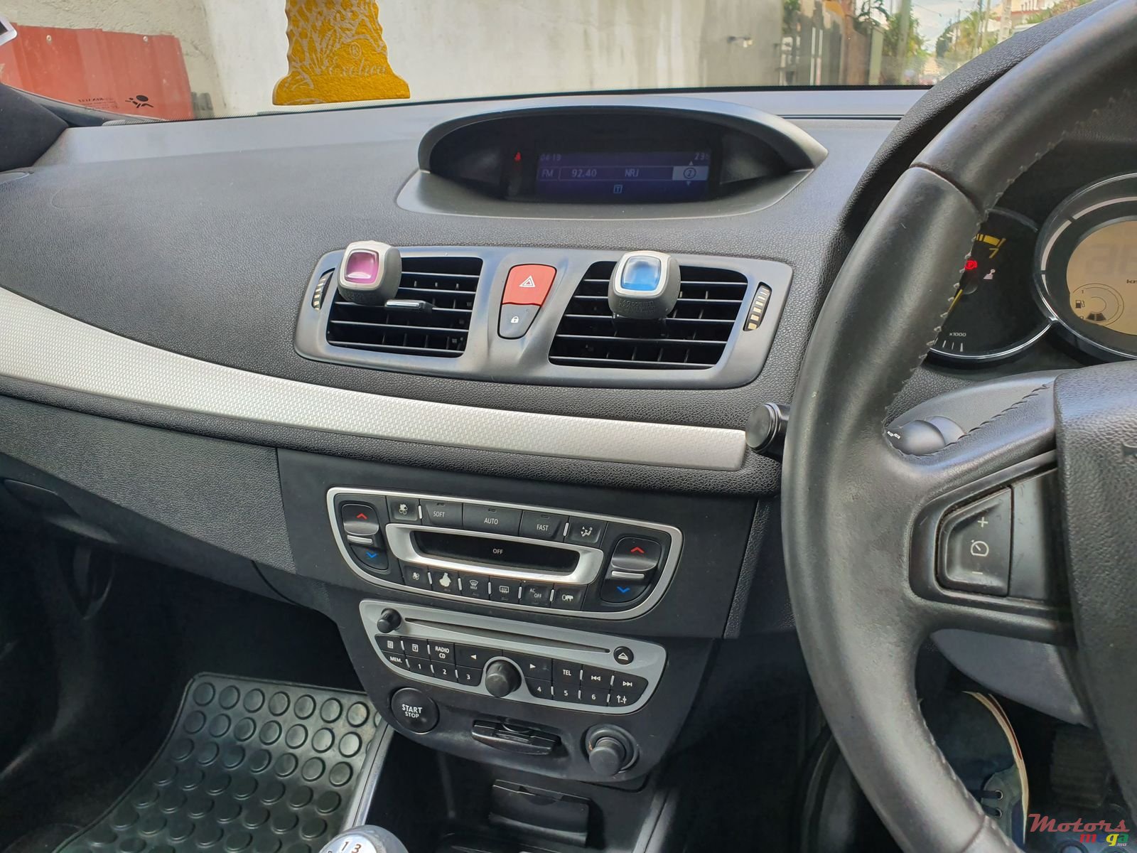 2010' Renault Megane photo #5