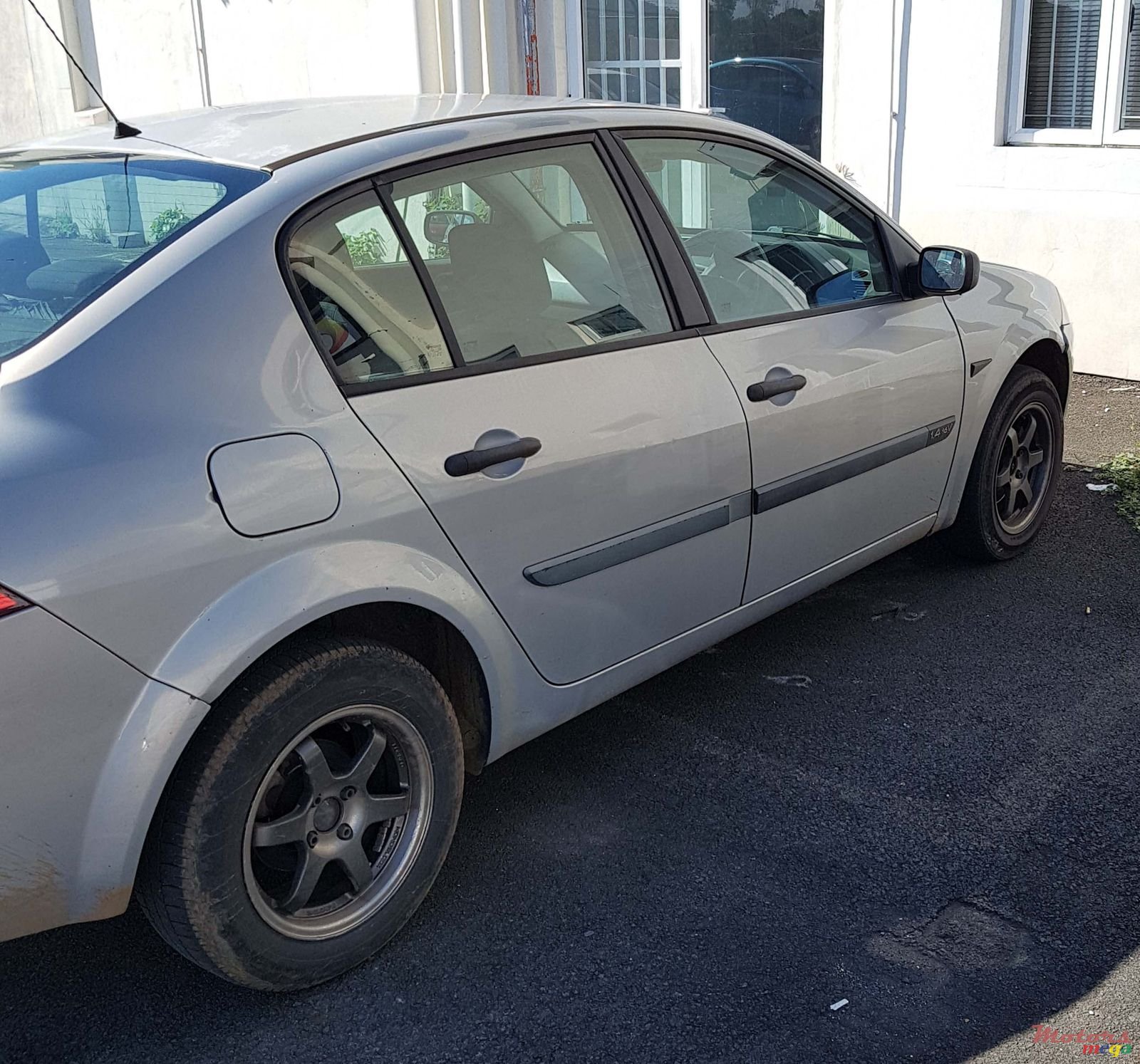 2004' Renault Megane photo #1