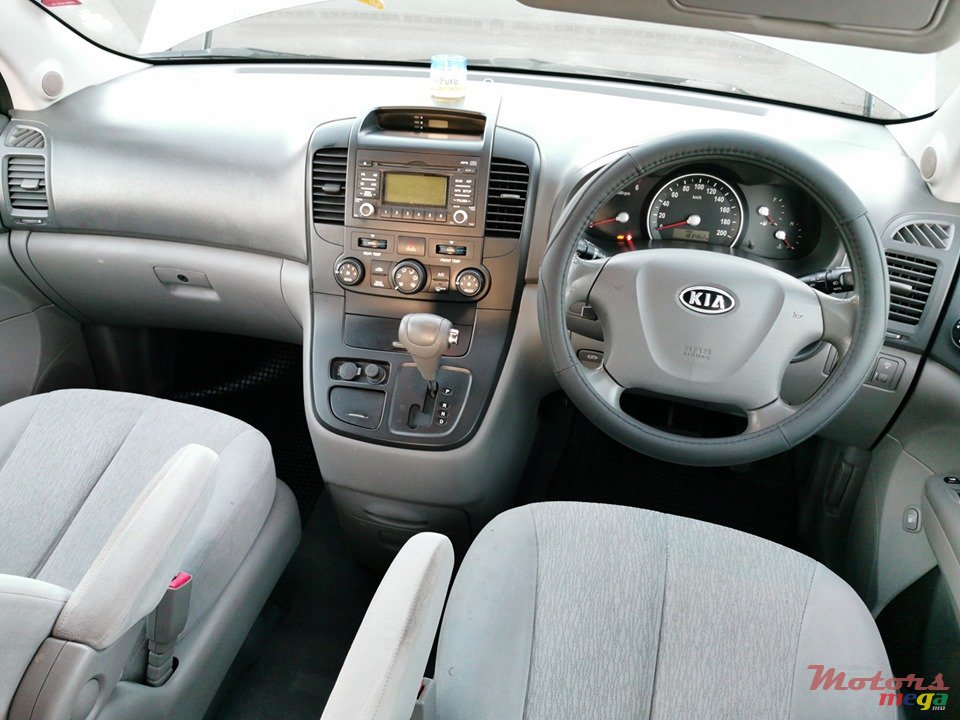 2010' Kia Carnival photo #5