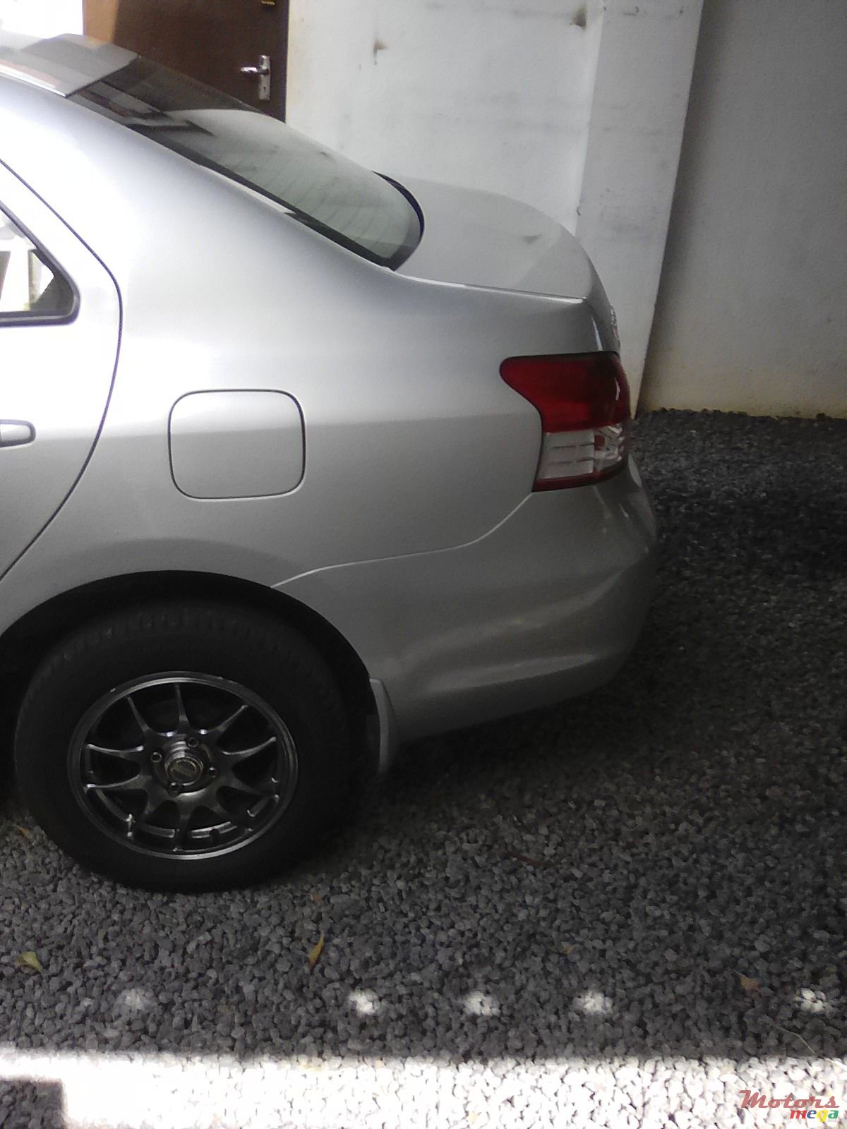 2009' Toyota Belta photo #1