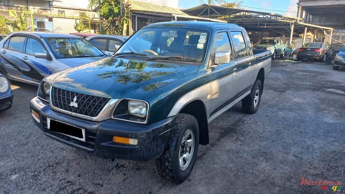 2003' Mitsubishi photo #1