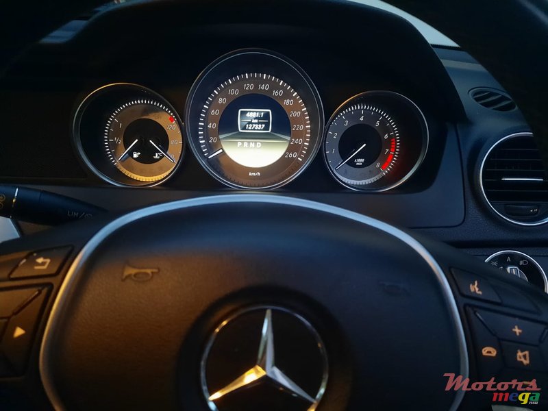 2011' Mercedes-Benz C-Class photo #6