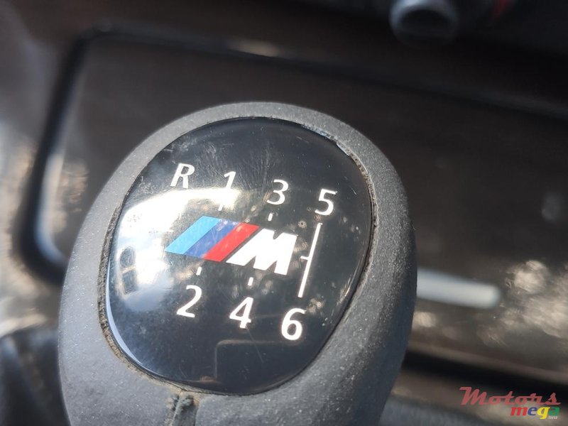2011' BMW 3 Series M-Pack photo #6