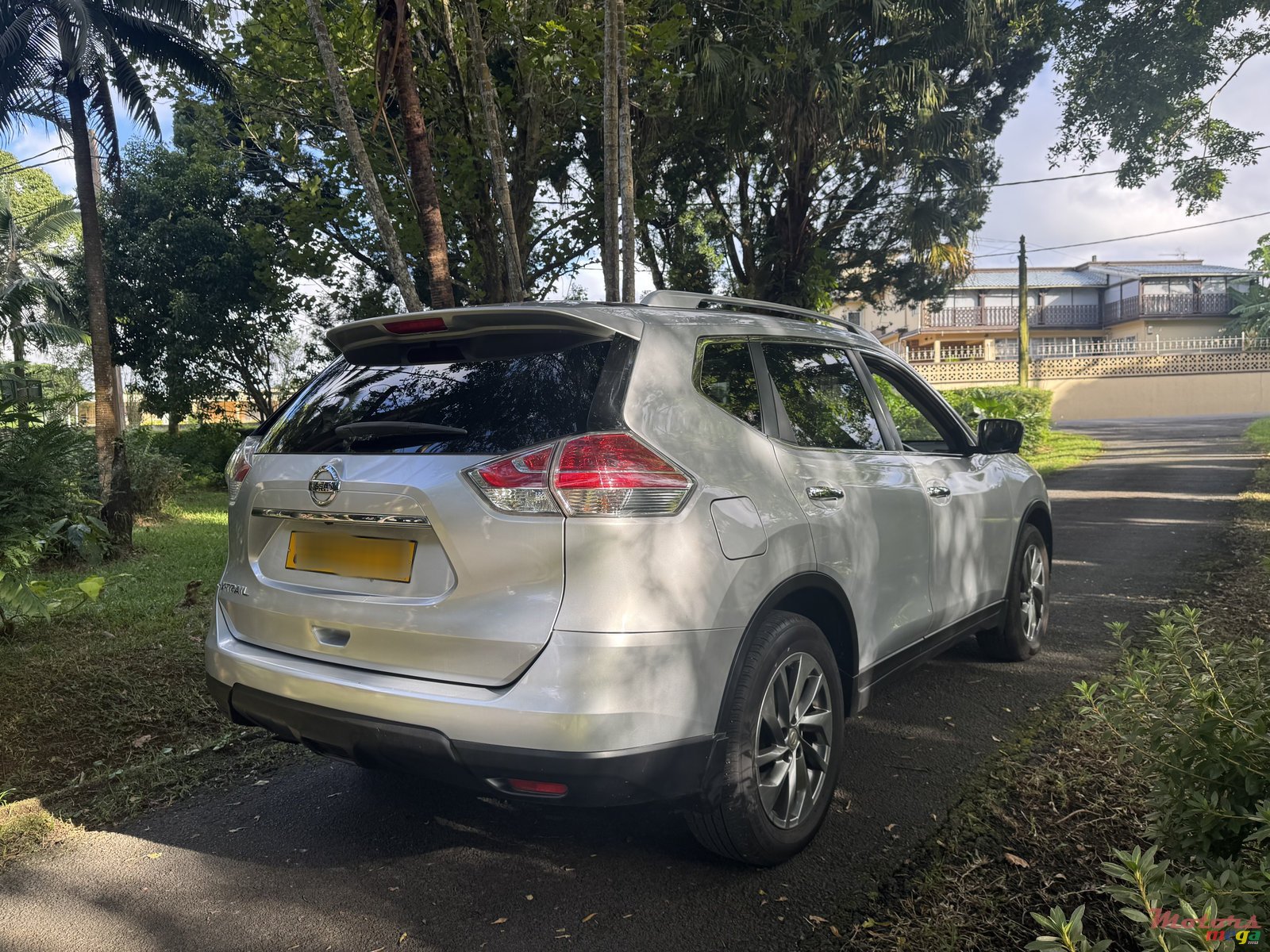 2015' Nissan X-trail 7 seater photo #4