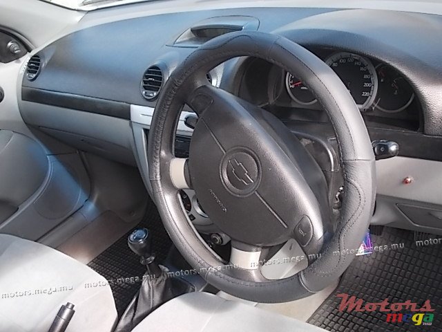 2005' Chevrolet Optra photo #4