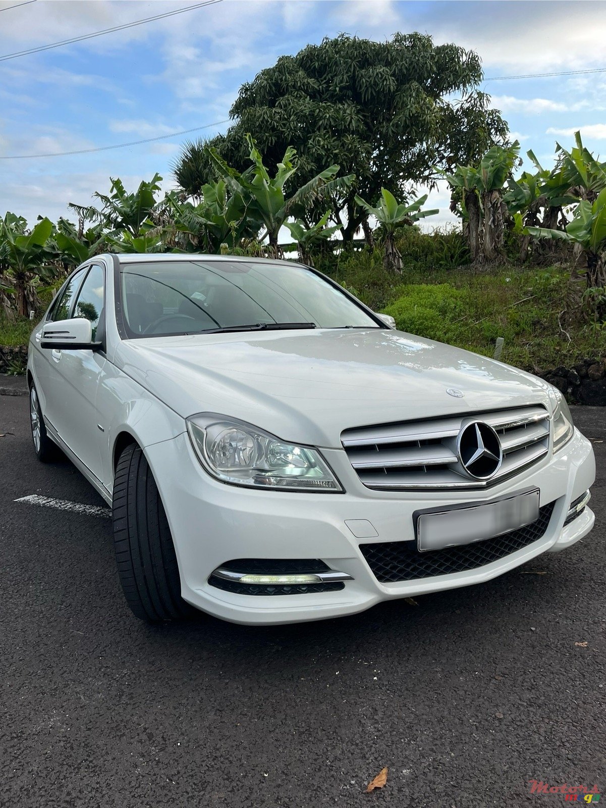 2011' Mercedes-Benz C 180 photo #2