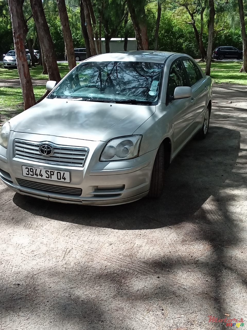 2004' Toyota Avensis photo #4