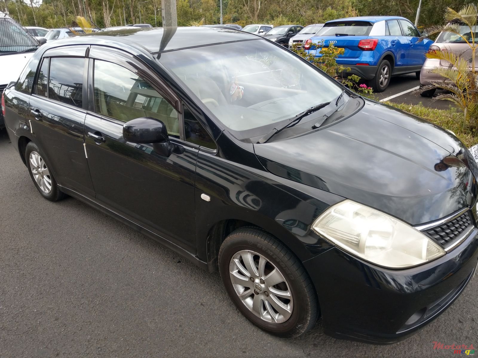 2005' Nissan Tiida photo #2