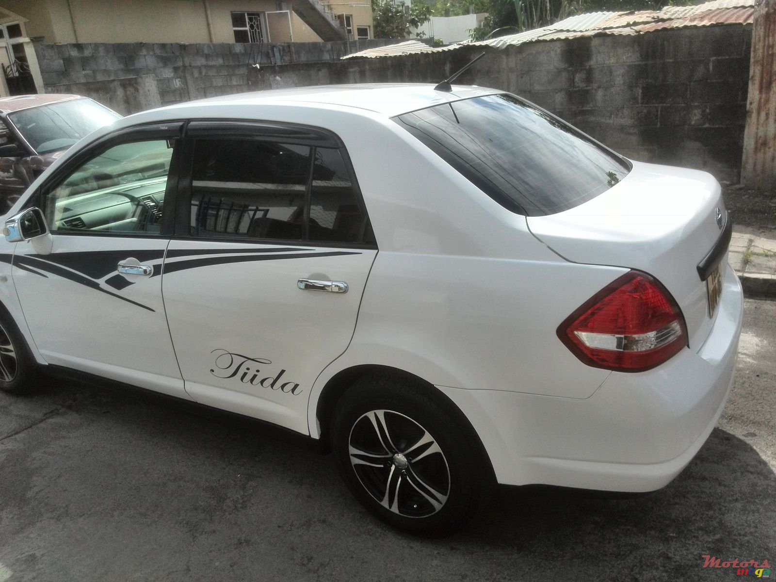 2006' Nissan Tiida photo #1