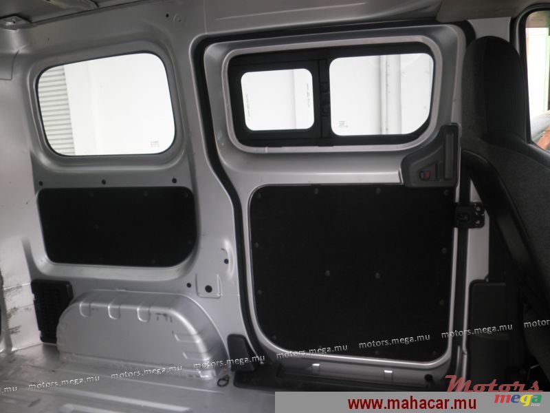 2009' Nissan 200 NV photo #7