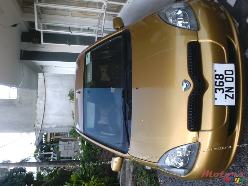 2000' Toyota Vitz photo #2