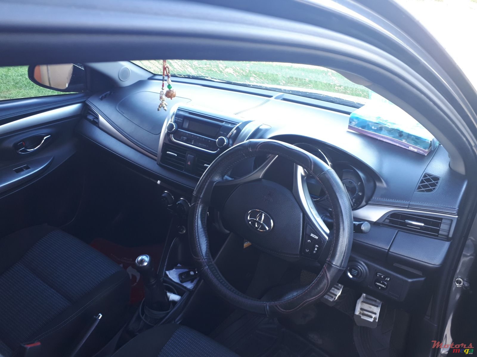 2013' Toyota Yaris photo #1