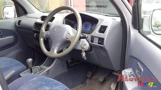 2000' Toyota Cami photo #3