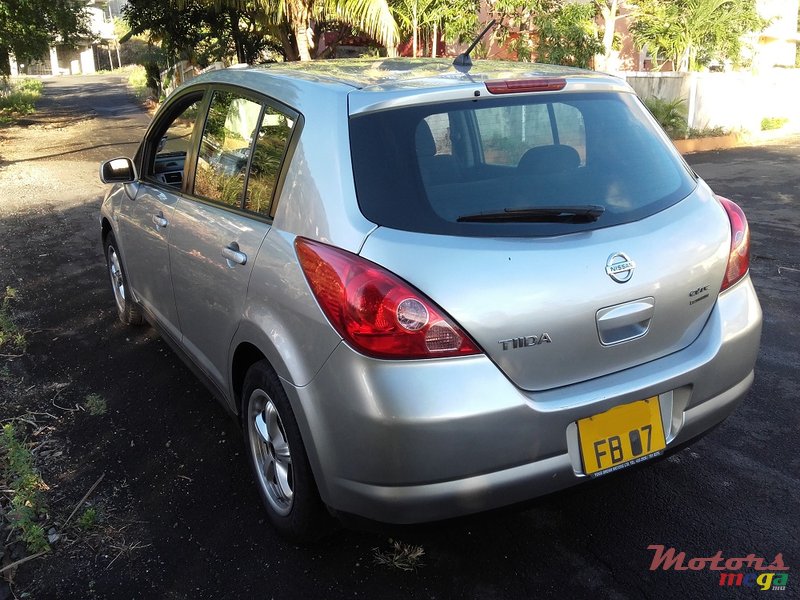 2007' Nissan Tiida Hatchback photo #4