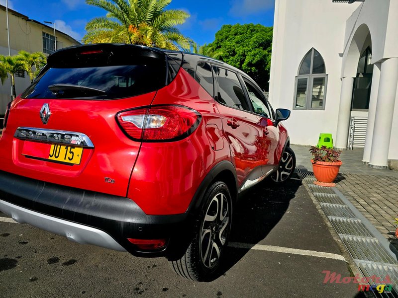 2015' Renault Captur photo #2