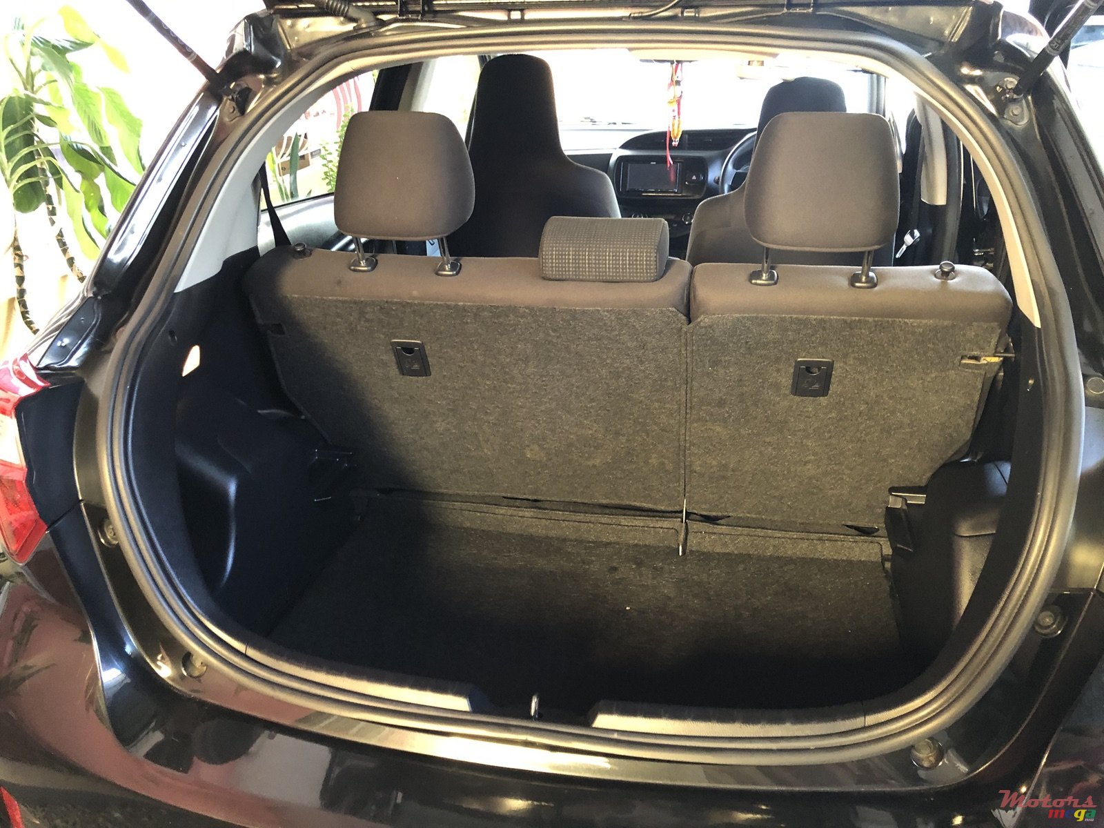 2017' Toyota Vitz photo #5