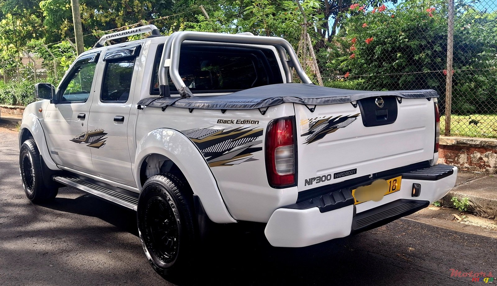 2018' Nissan Hardbody photo #3