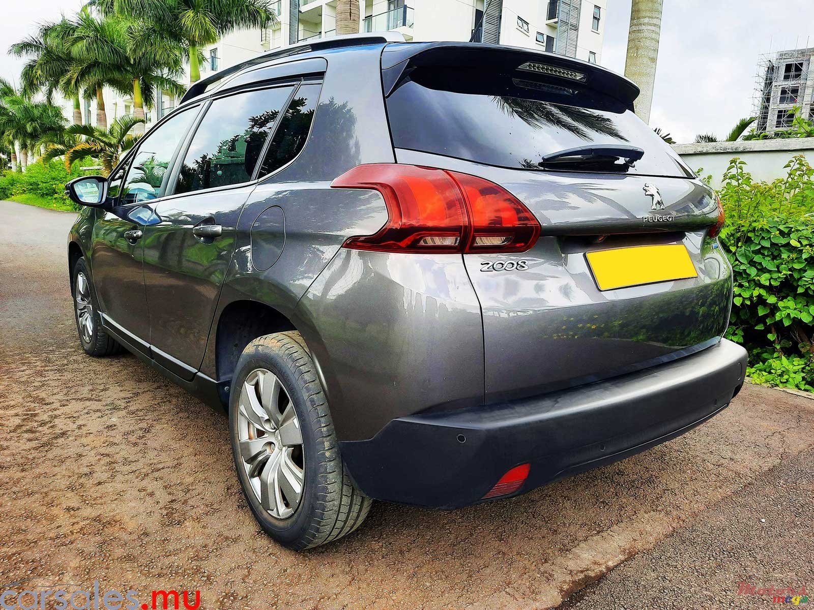 2017' Peugeot 2008 1.2 Puretech photo #3