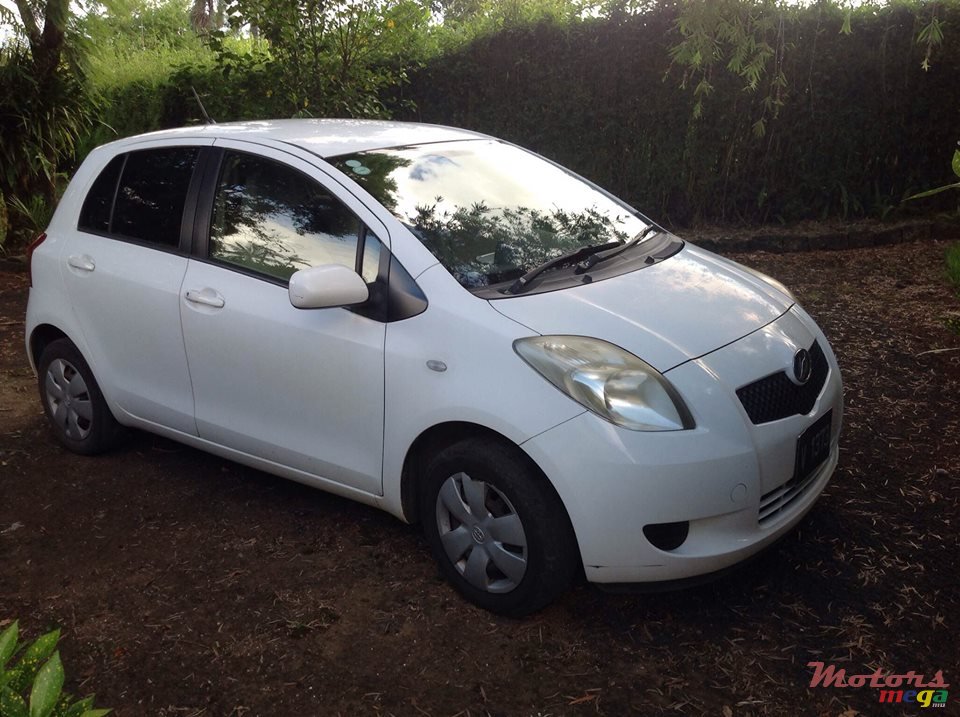 2006' Toyota Vitz 990cc photo #1