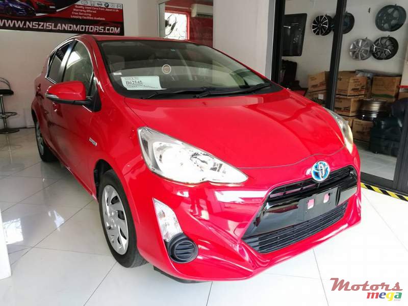 2015' Toyota Prius c Aqua photo #1