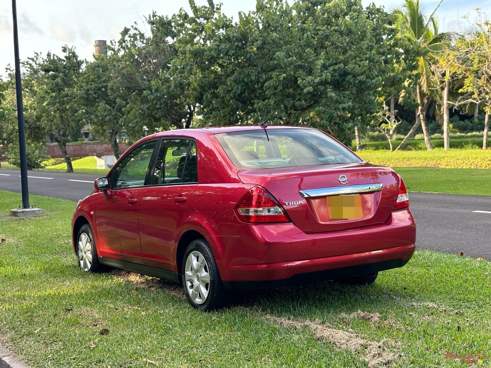 2010' Nissan Tiida photo #3