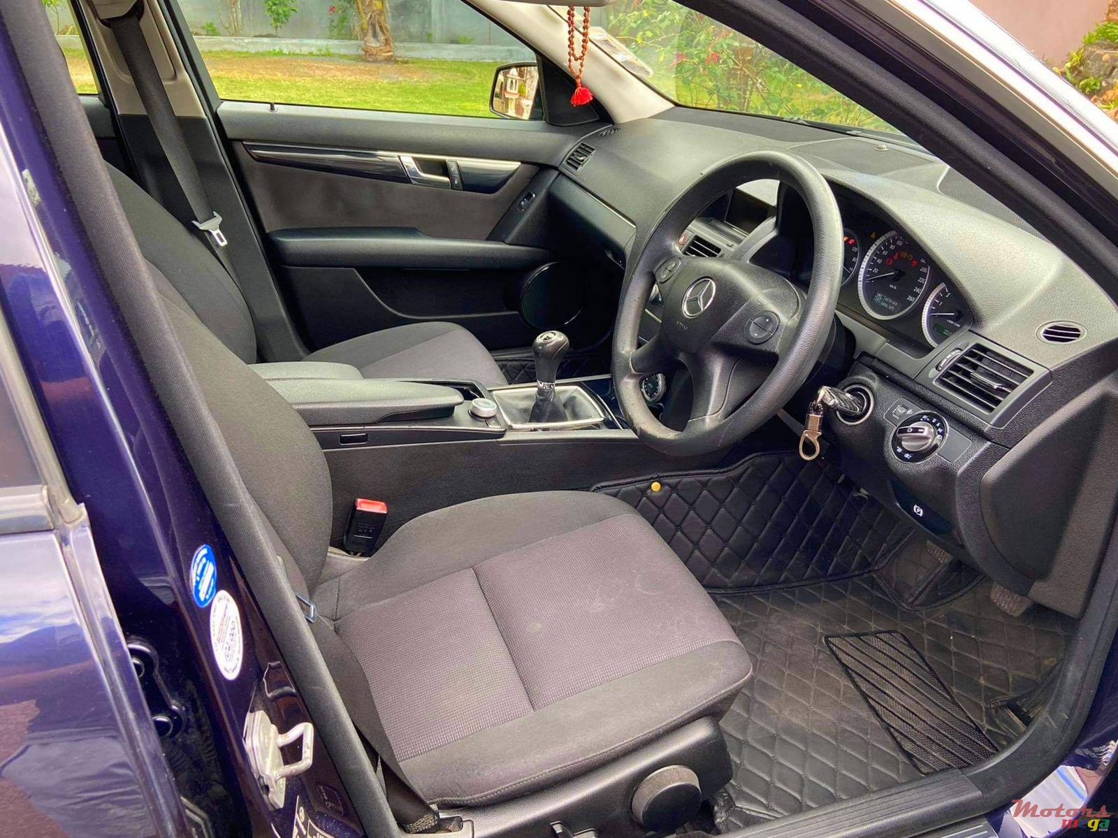 2010' Mercedes-Benz C-Class photo #6