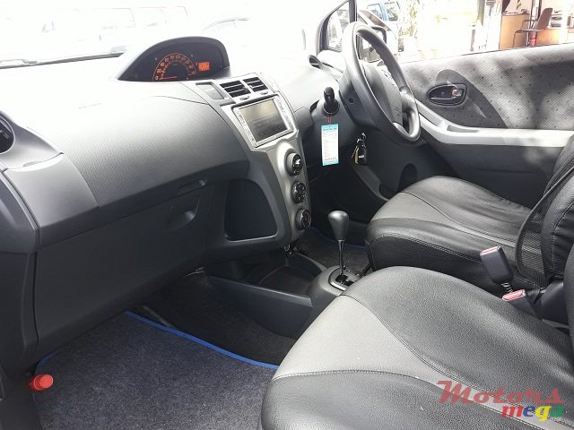 2008' Toyota Vitz photo #7