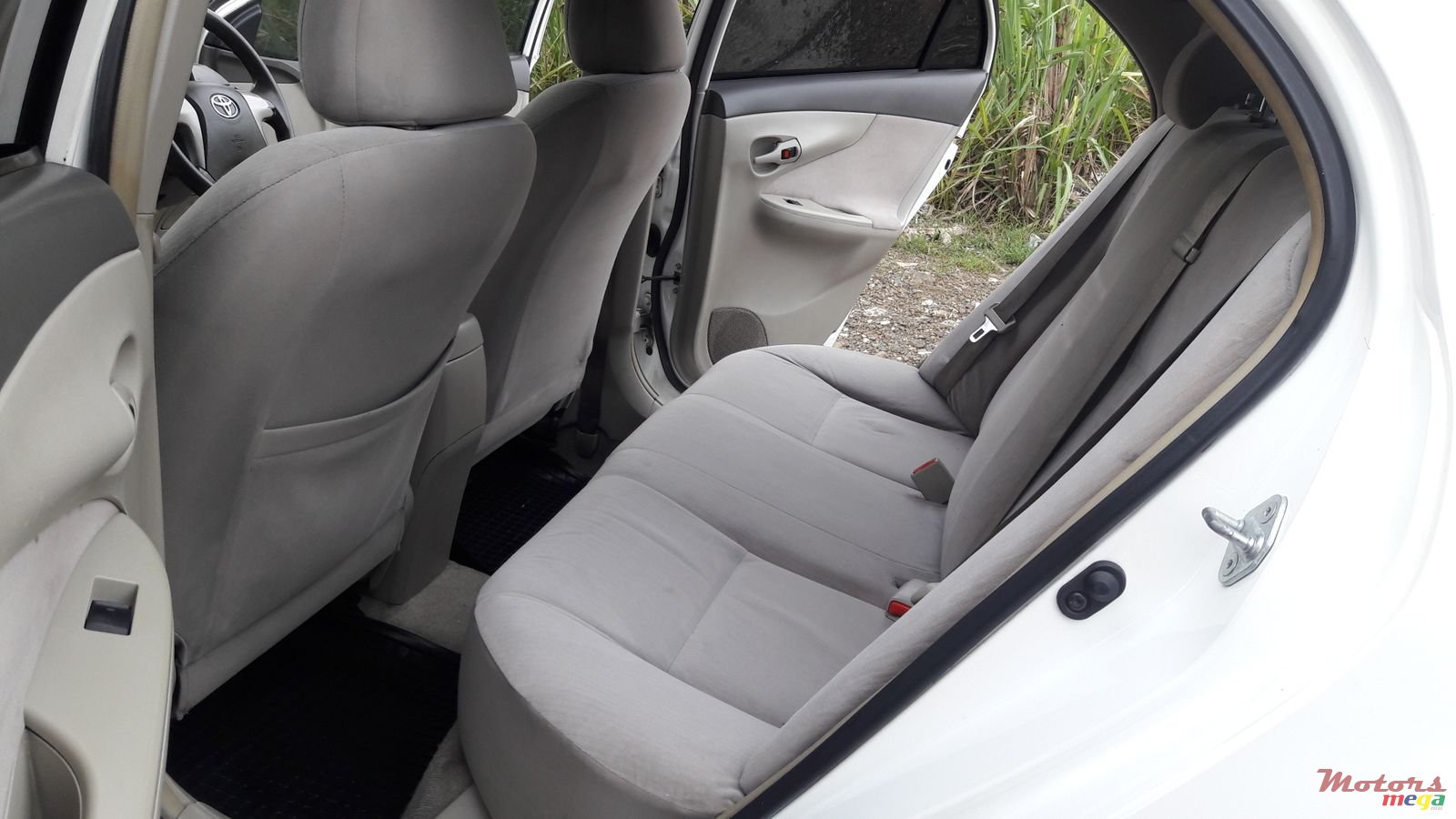 2007' Toyota Axio X photo #3