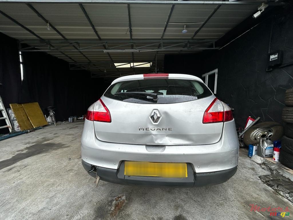 2012' Renault Megane photo #5