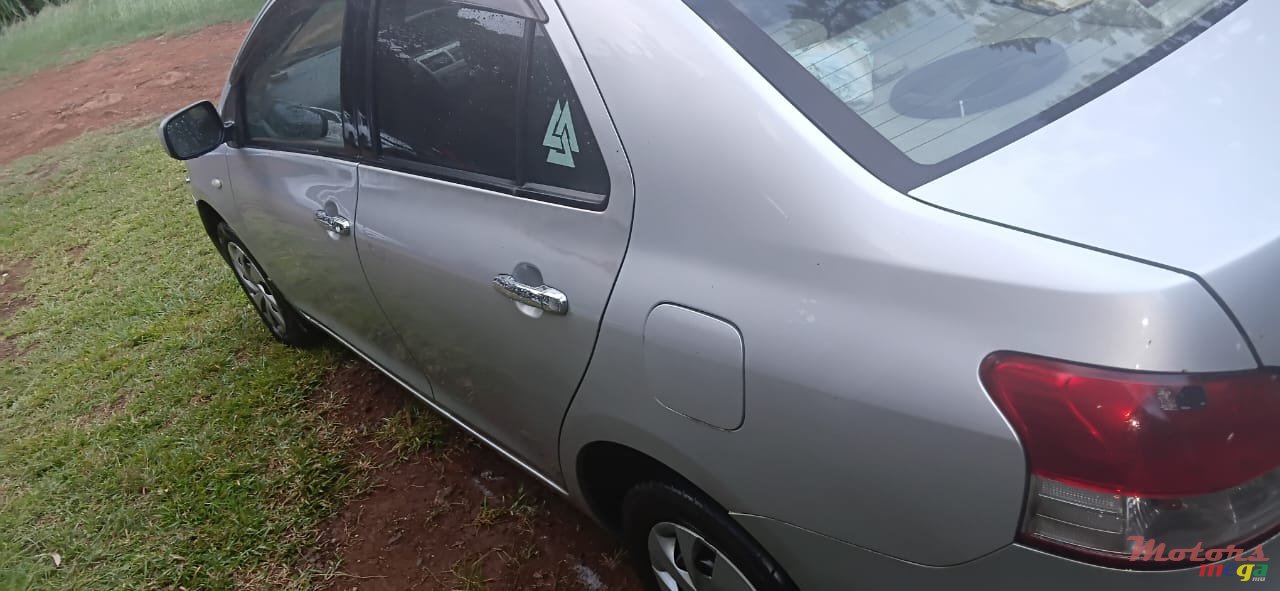 2006' Toyota Belta photo #4