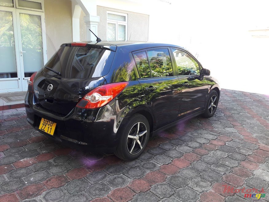 2011' Nissan Tiida photo #2