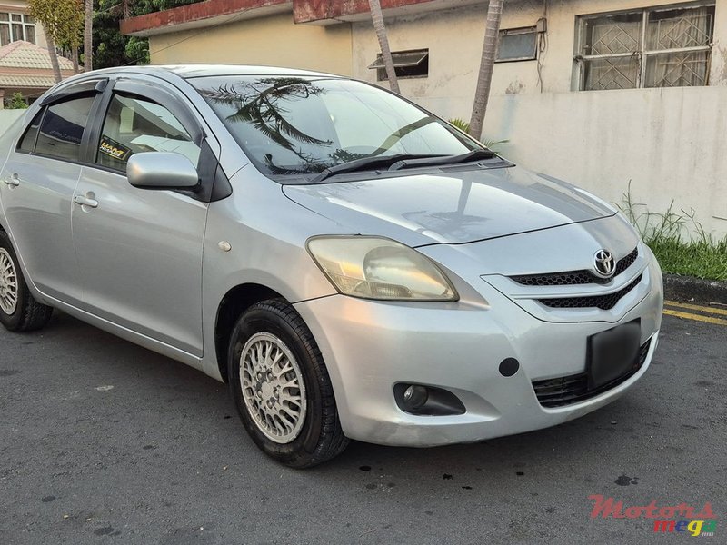 2006' Toyota Belta photo #1
