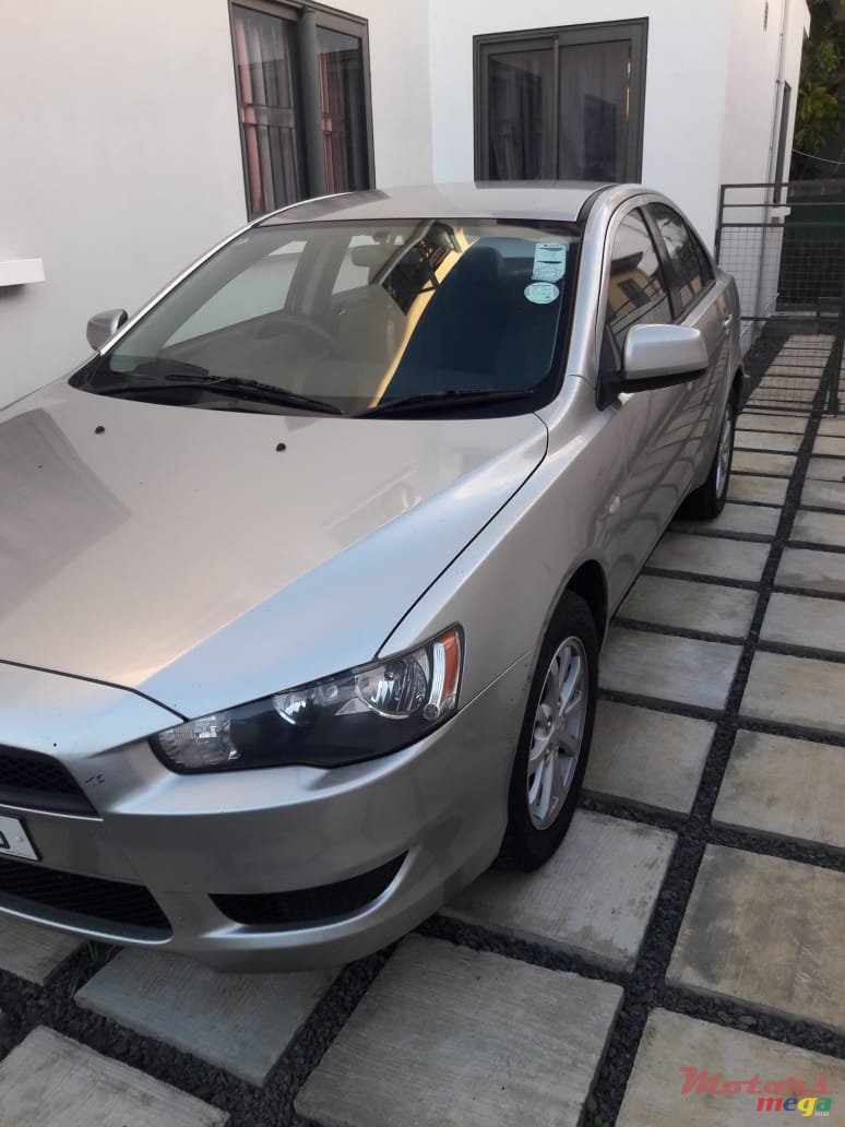 2013' Mitsubishi Lancer Evolution photo #2