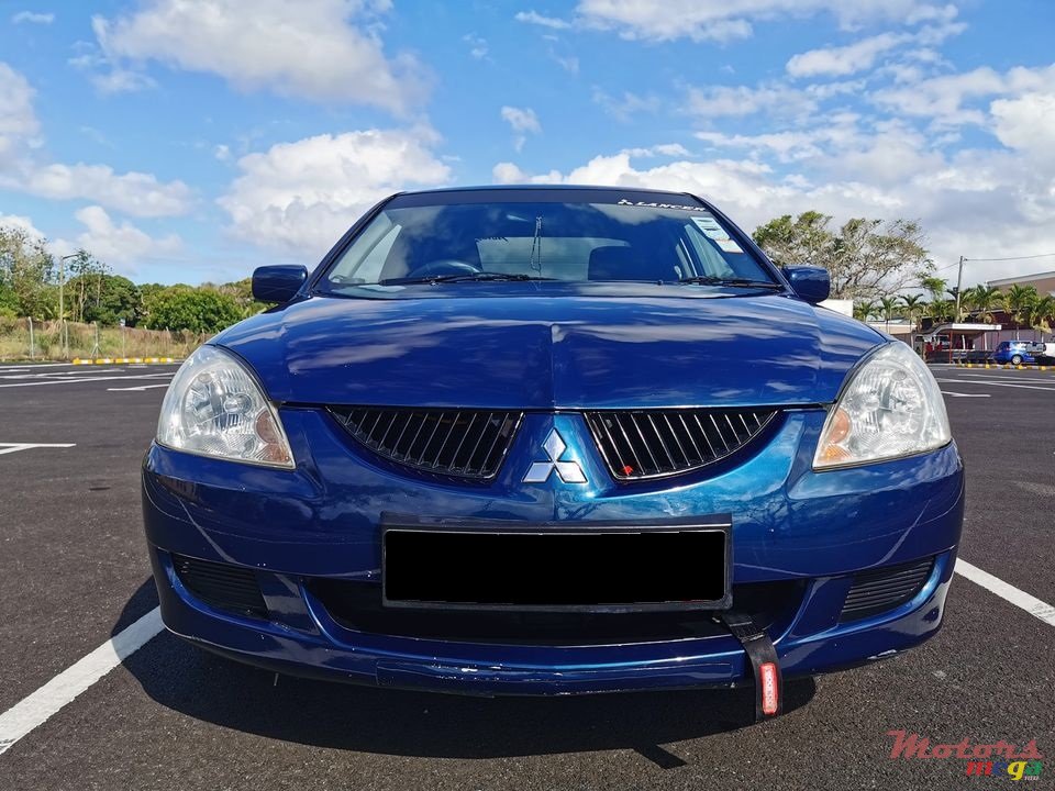 2004' Mitsubishi Lancer GLX photo #1