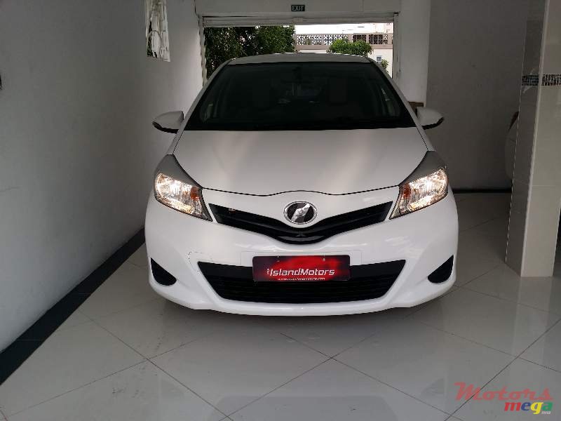 2013' Toyota Vitz photo #2