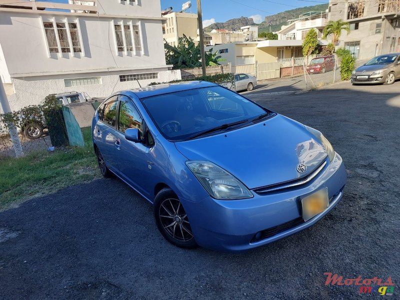 2008' Toyota Prius photo #3