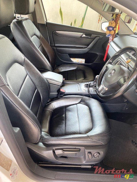 2012' Volkswagen Passat photo #6