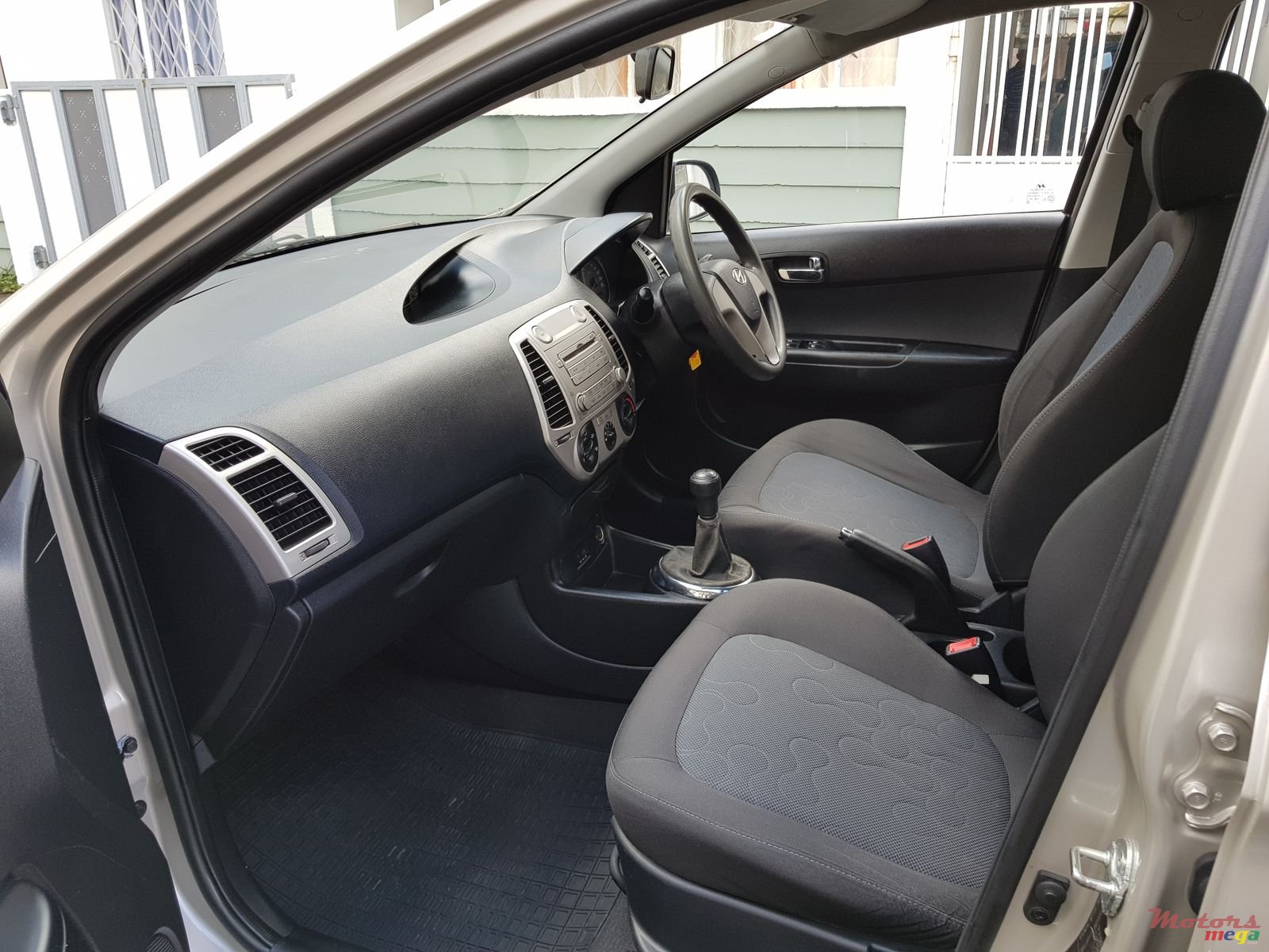 2011' Hyundai i20 photo #7