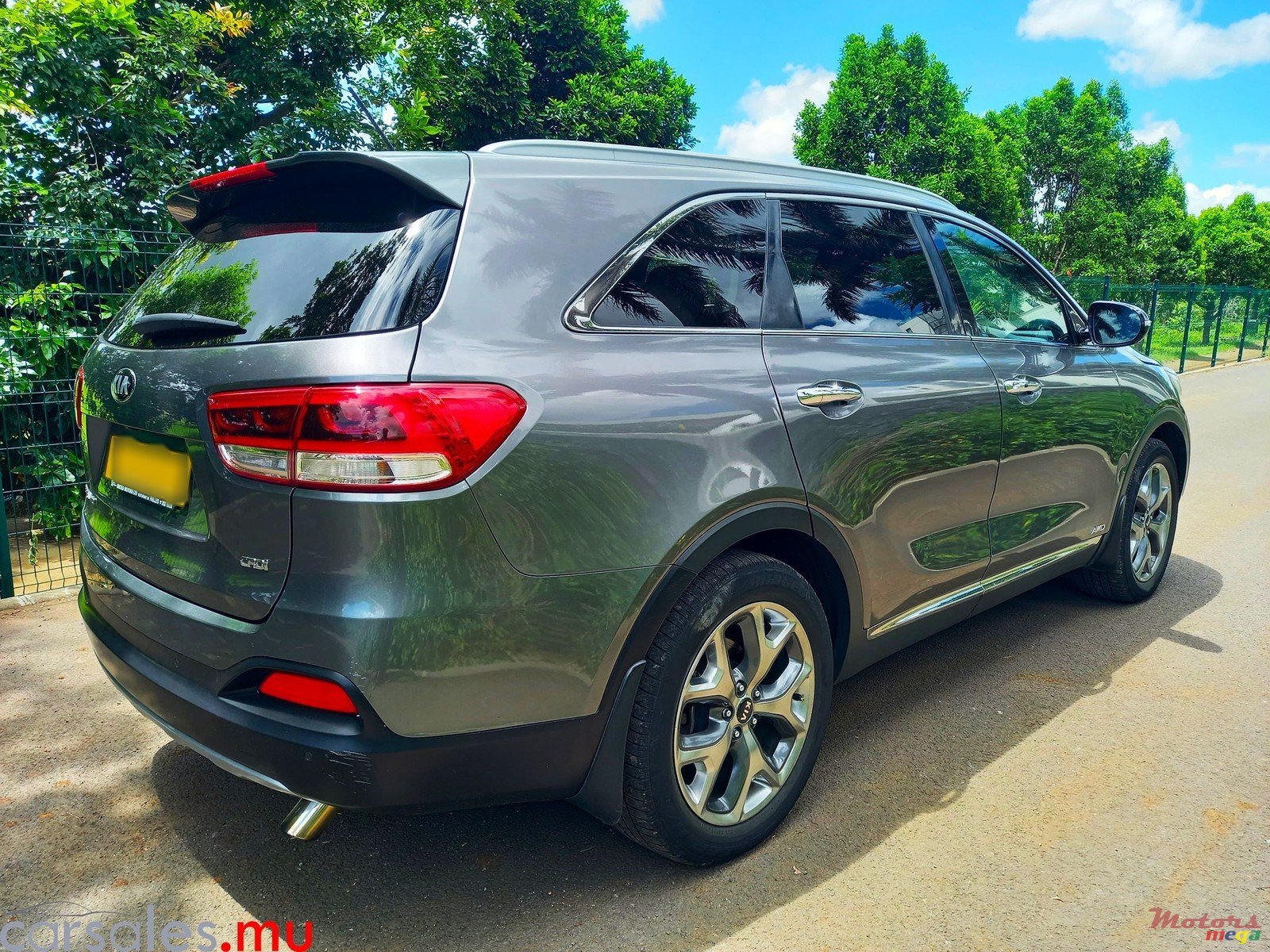 2016' Kia Sorento 2.2 CRDI AWD 7 Seater photo #3