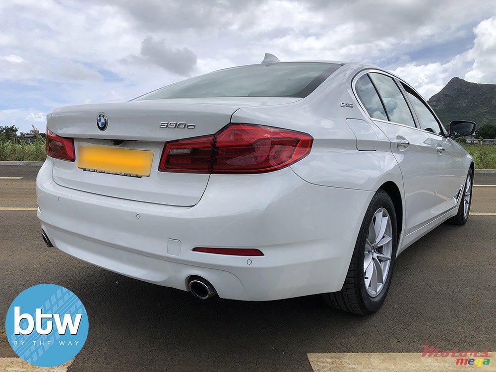 2017' BMW 530 530e photo #4