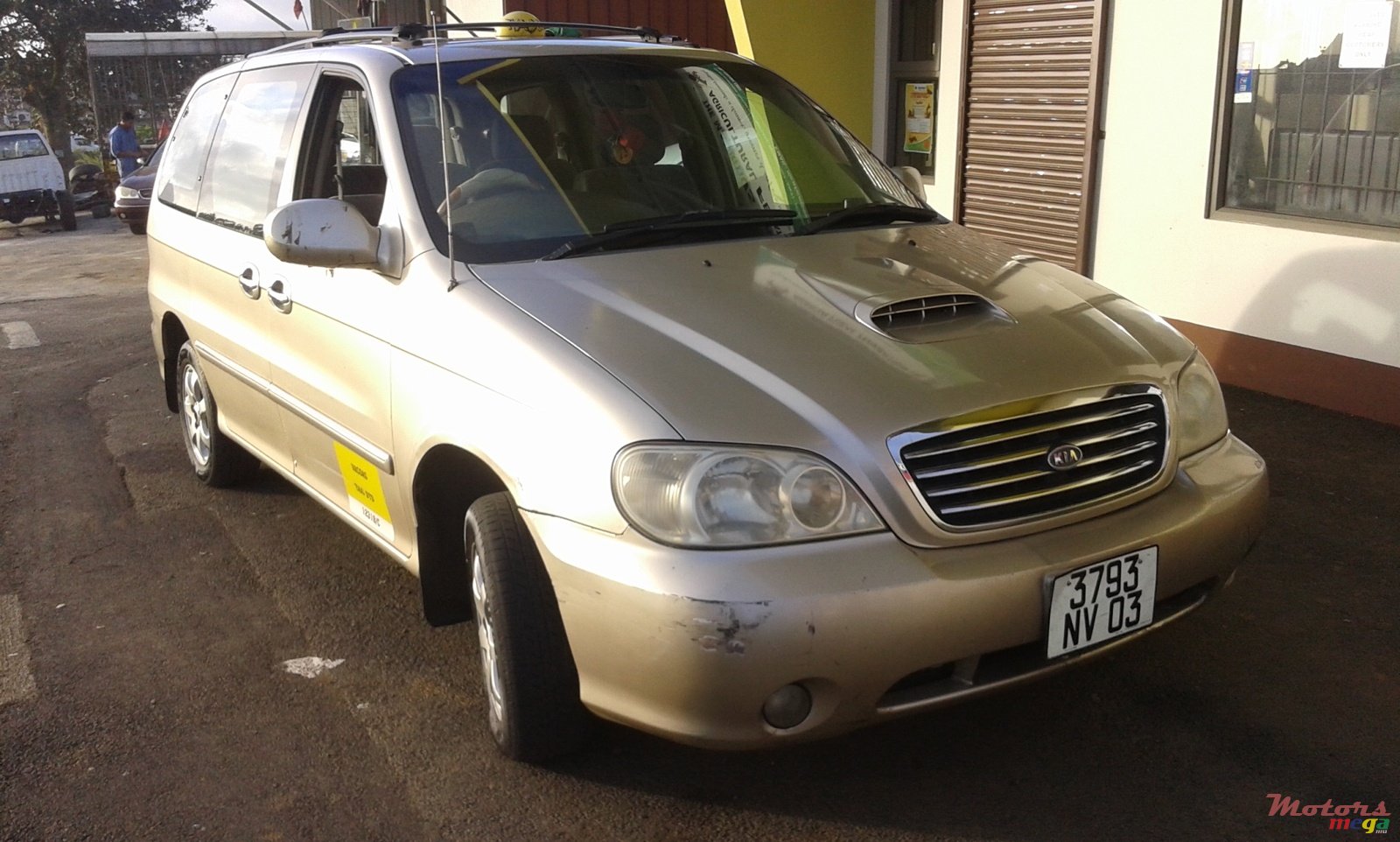 2003' Kia Carnival photo #1