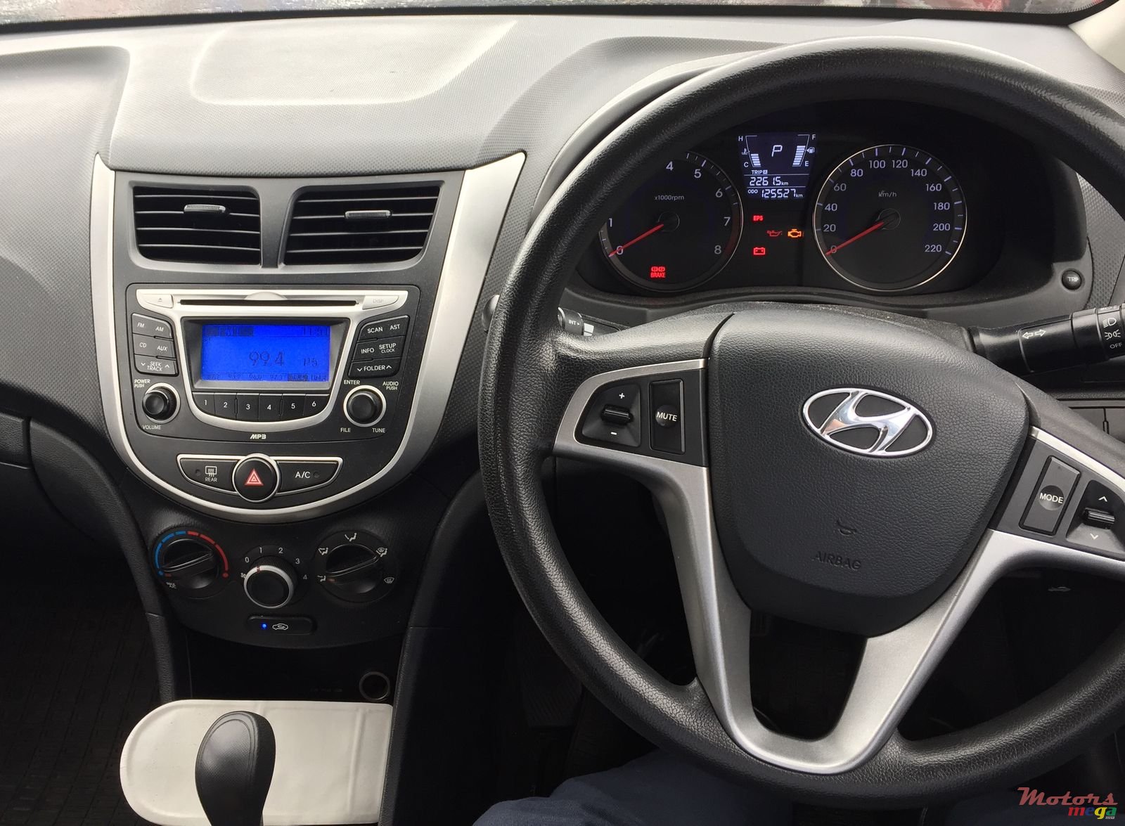 2011' Hyundai Accent photo #5