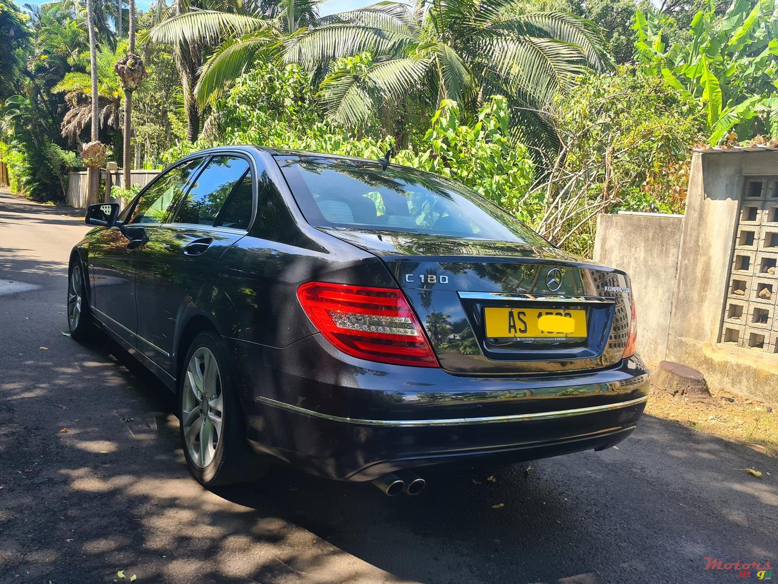 2012' Mercedes-Benz C-Class C180 automatic photo #2