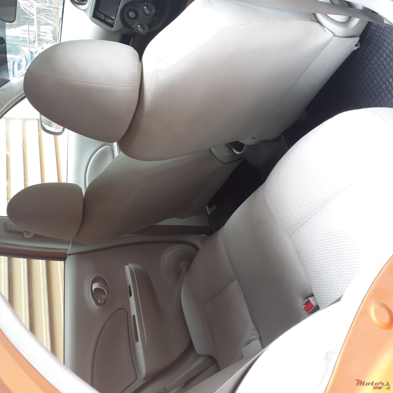 2011' Nissan photo #4