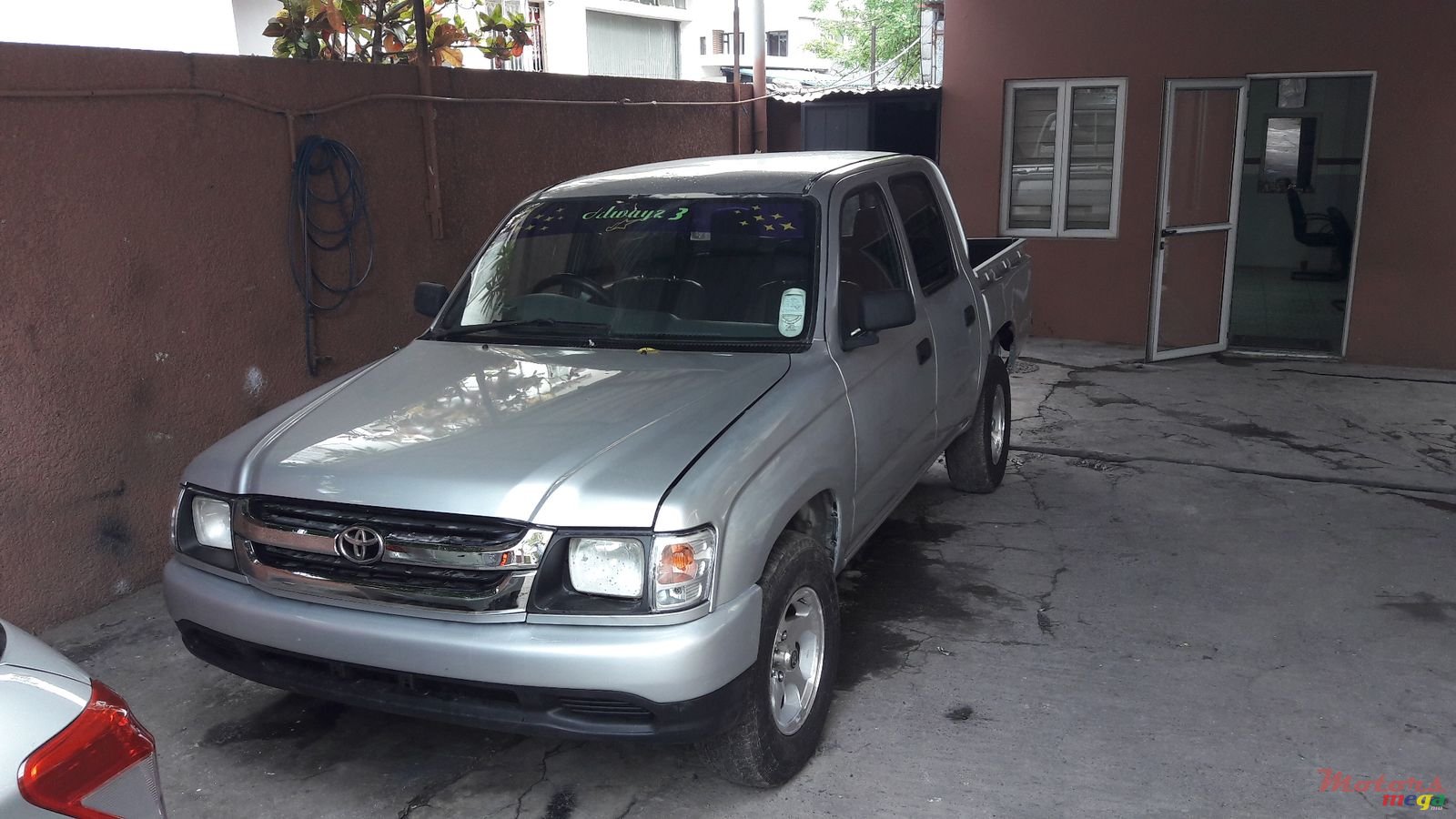 2003' Toyota Hilux photo #1