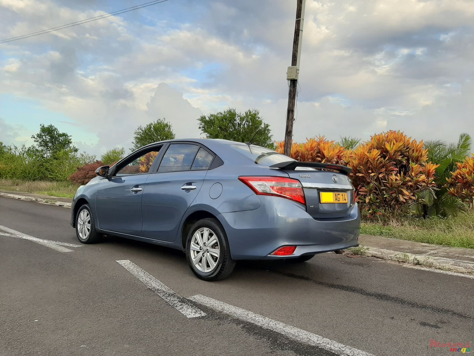 2014' Toyota Yaris photo #4